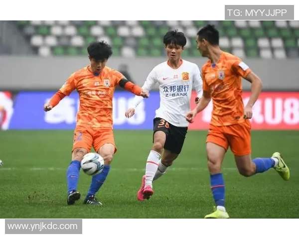 鲁能与大连在足协杯的激战中谁能笑到最后精彩对决即将上演